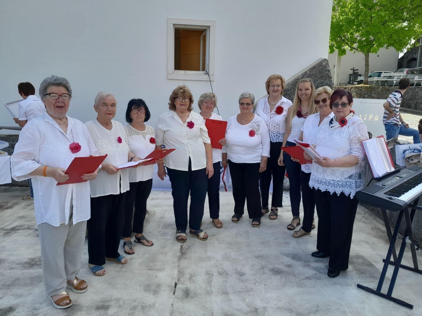 (FOTO) Održan susret članova Crvenog križa u Lipi
